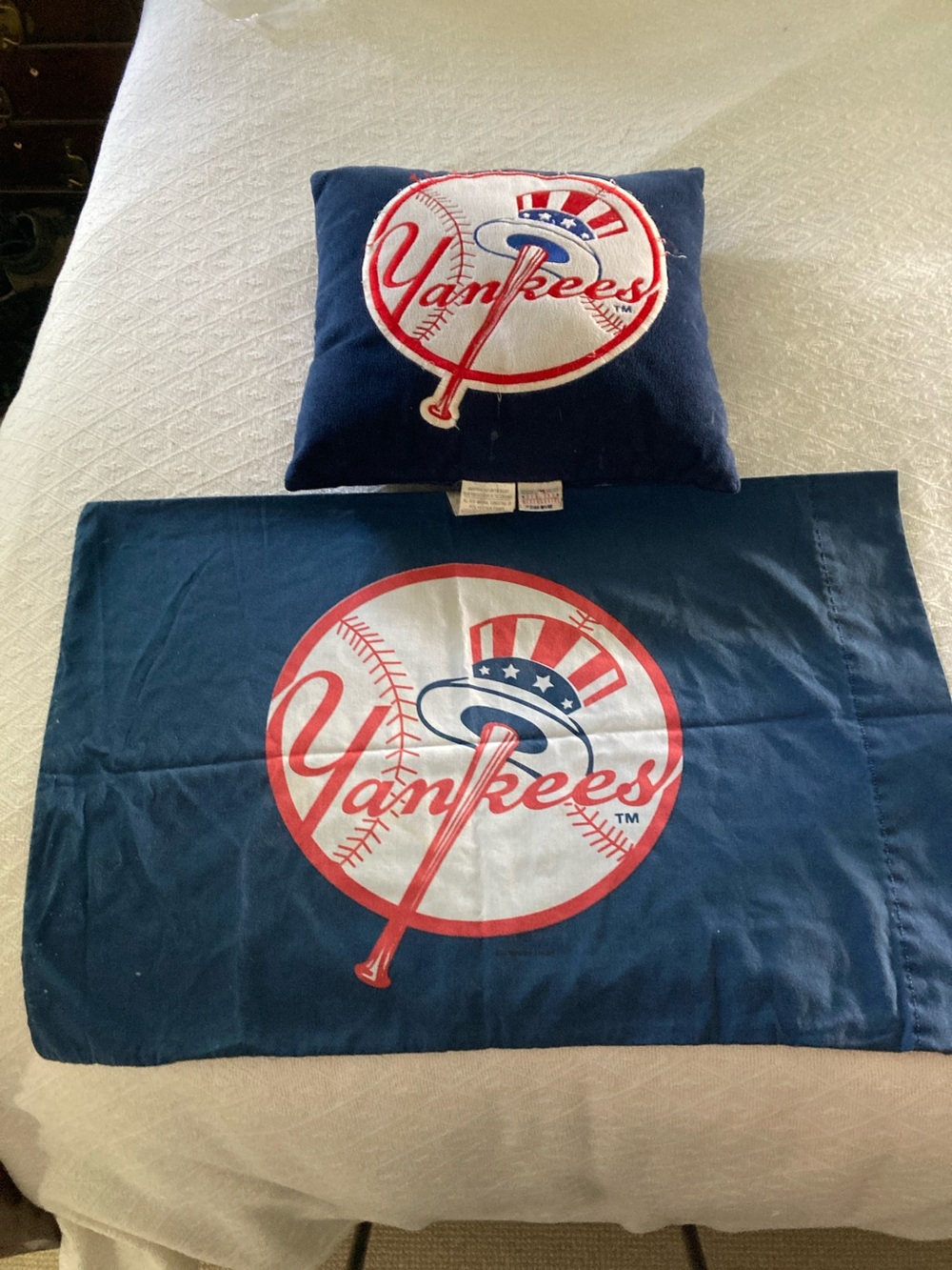 New York Yankees Navy Logo Pillowcase and Pillow